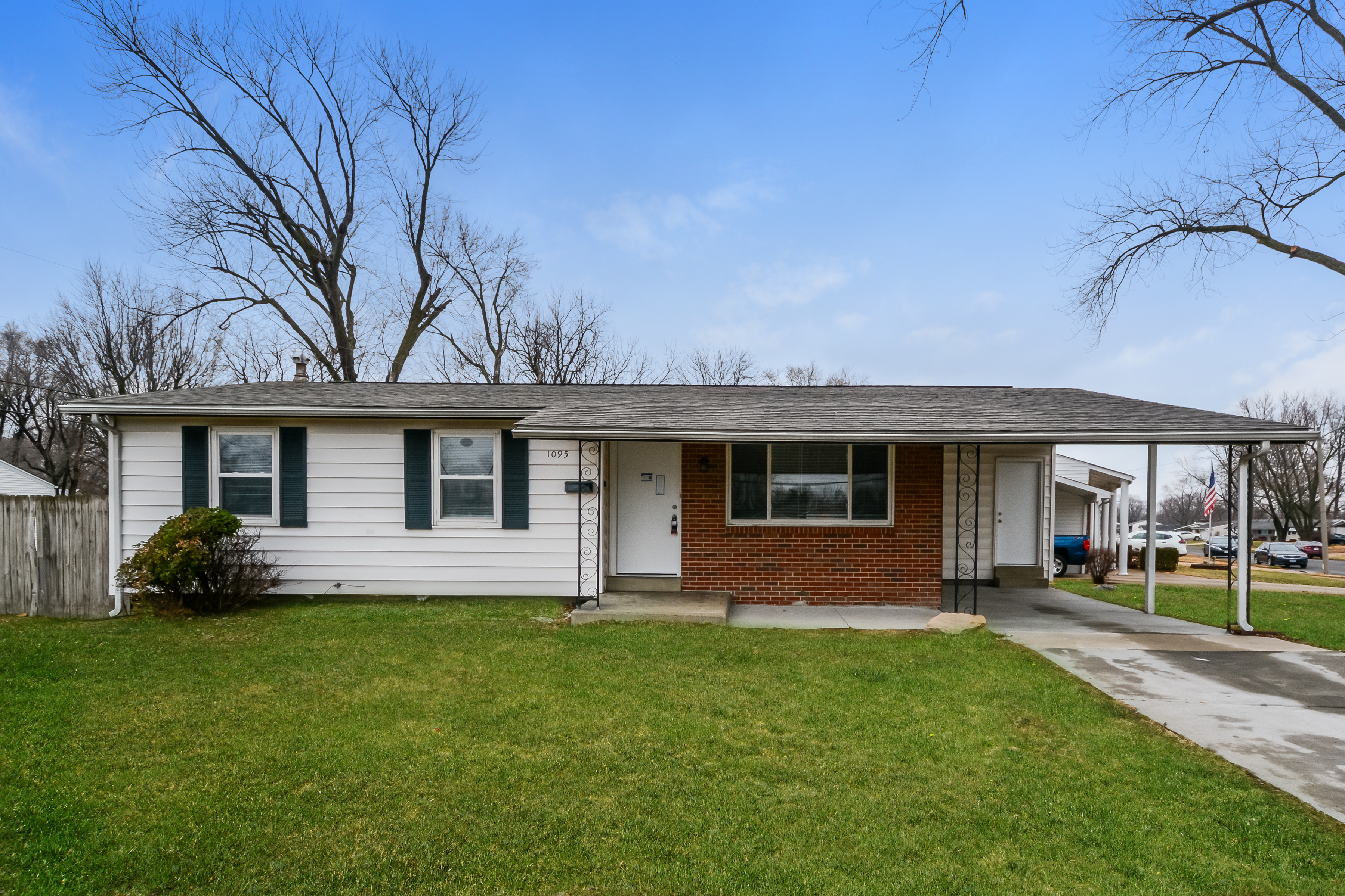 1095 HUMES LN FLORISSANT, MO 63031